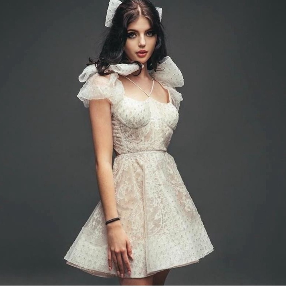 Lucia’s Sarto white lace mini dress size small with pockets